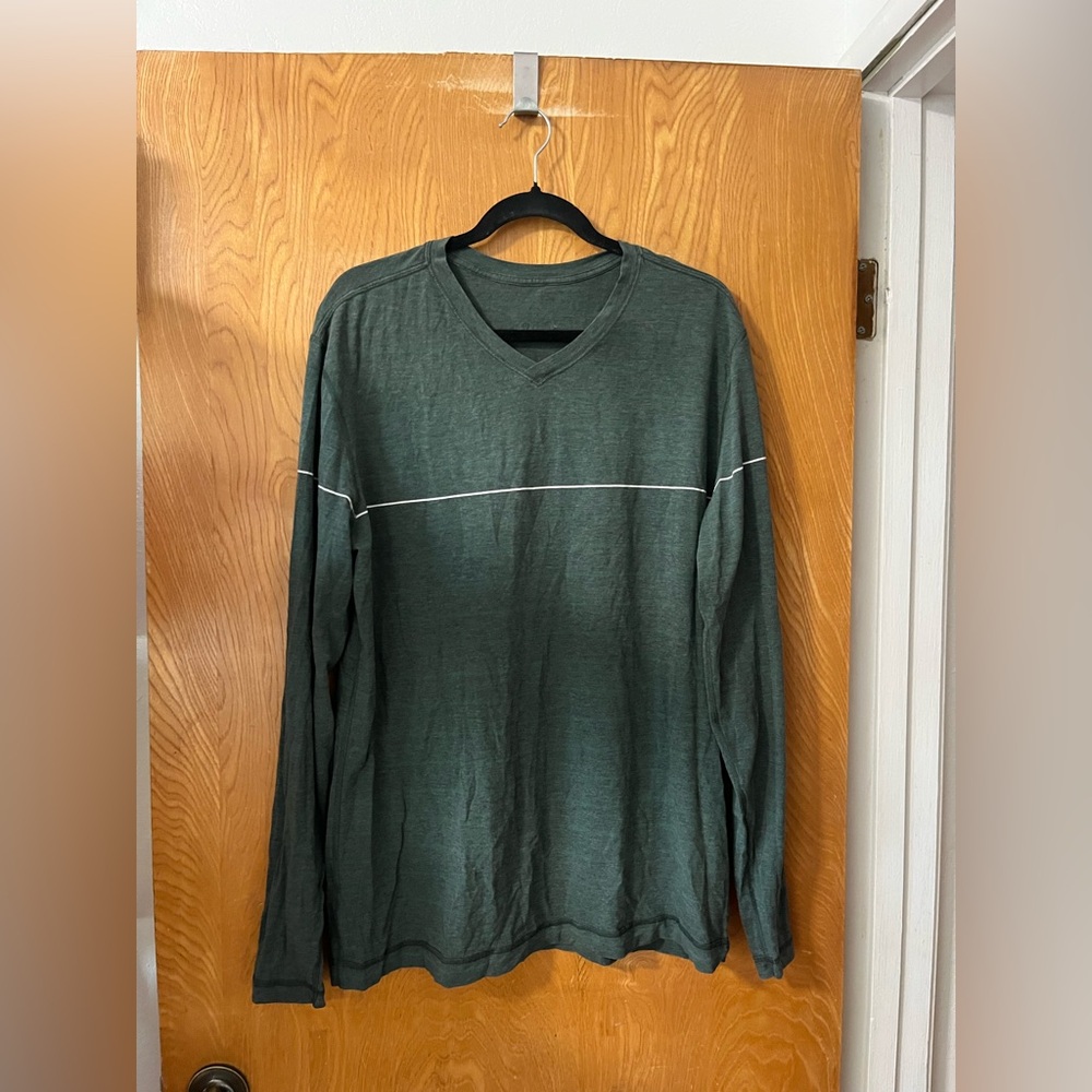 LULULEMON Green Long Sleeve V Neck Tee M